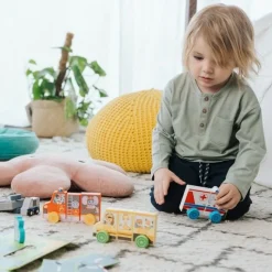 Zabawka drewniana Tiny Tails, Magnetic Vehicle: School Bus