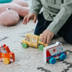 Zabawka drewniana Tiny Tails, Magnetic Vehicle: Ambulance